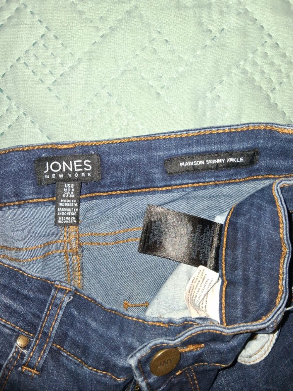Like New! Jones New York Skinny Jeans-size 8 - Picture 5 of 5